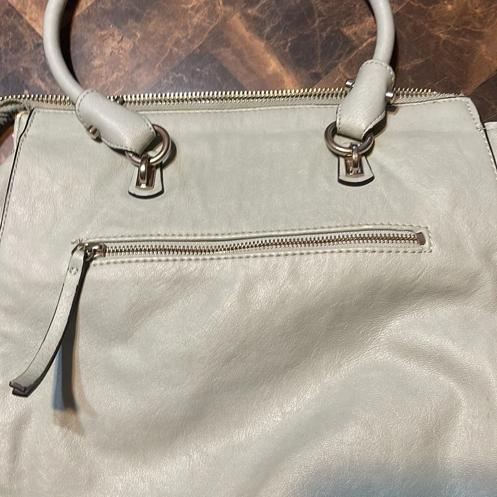 Guess Purse🥰🥰 - Picture 7 of 9